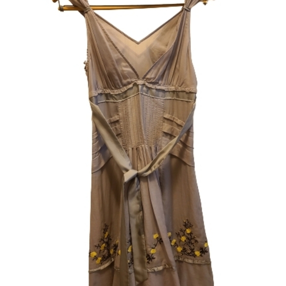 Lithe Sleeveless Embroderied Dress - Picture 2 of 2